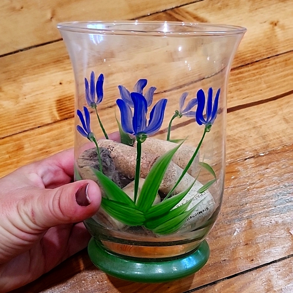 Beautiful vase with blue flowers!